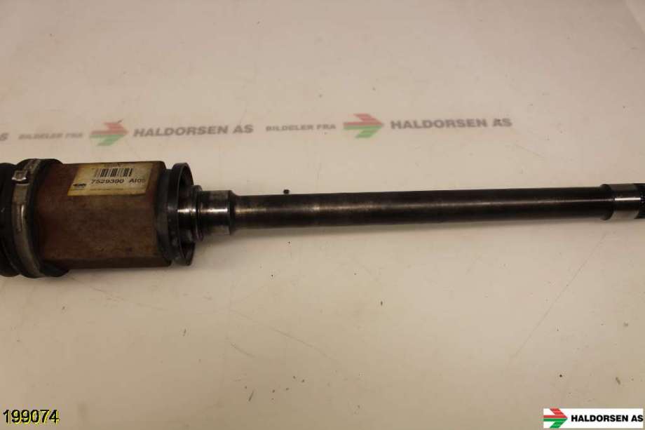 Drivaksel høyre foran til BMW 5-Serie 2003-2010 (E60/E61) (E60/E61) (BMW|31 60 7 570 274|)