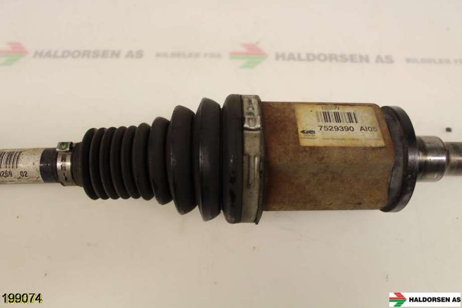Drivaksel høyre foran til BMW 5-Serie 2003-2010 (E60/E61) (E60/E61) (BMW|31 60 7 570 274|)