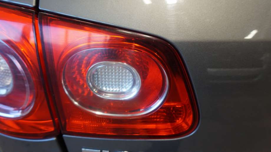 Baklykt venstre indre til VW Tiguan, 2007-2011 (Type I, Fase 1)  (VOLKSWAGEN|5N0 945 093 B)