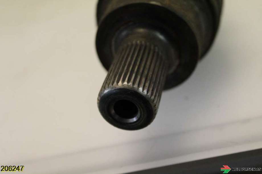 Drivaksel høyre bak til Volvo XC70 2001-2004 (Type I, Fase 1)  (VOLVO|8603682||P8667301)