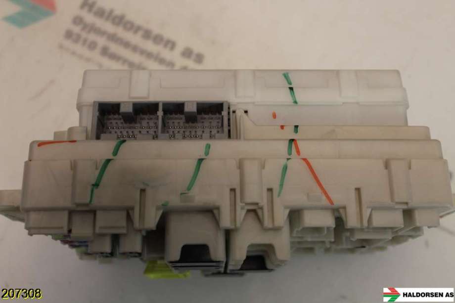 Sikringsboks til Mitsubishi Space Star 2013-->> (Type II)  (MITSUBISHI|8637A907|)