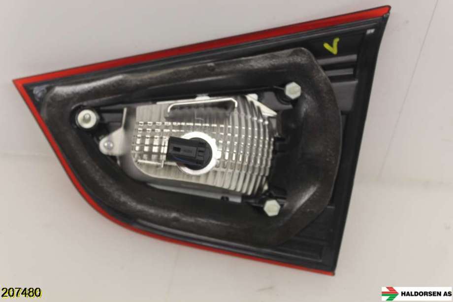 Baklykt venstre indre til Suzuki SX4 S-CROSS 2013-->> (Type II)  (SUZUKI|36274-64R00|)