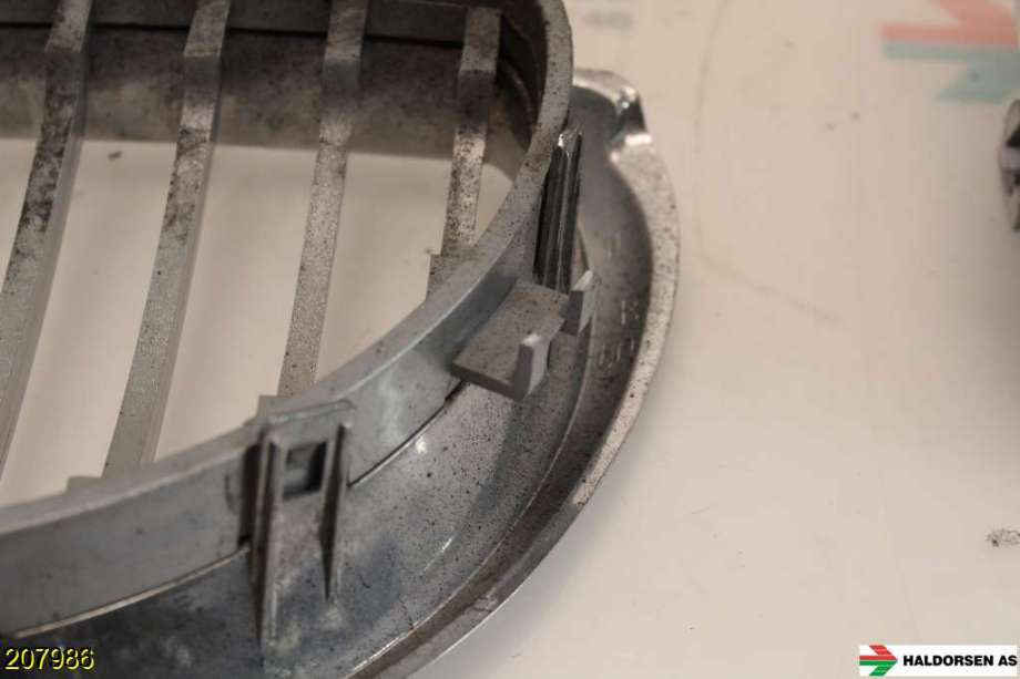 Grill høyre til BMW 5-Serie 2003-2010 (E60/E61) (E60/E61) (BMW|51 13 7 027 062|)