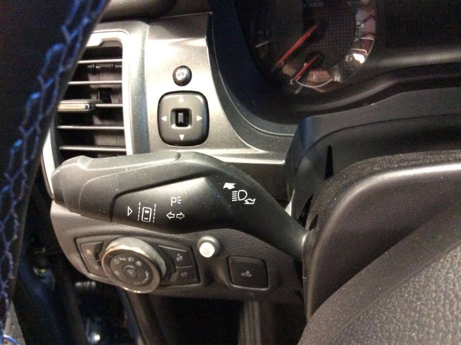Bryter blink til Ford Ranger / Ranger Raptor, 2015-2022 (FORD|EG9T-13335-DC3JA6)