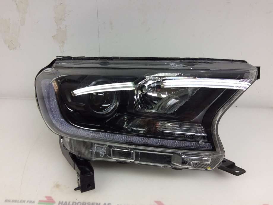 Frontlykt høyre halogen til Ford Ranger / Ranger Raptor 2015-2022  (FORD|JB3B-13D154-MA|)