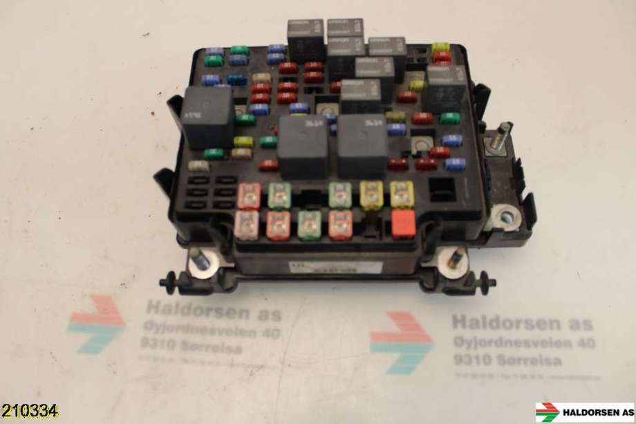 Sikringsboks til Hummer H2 2003-2005 (|15177119-01)
