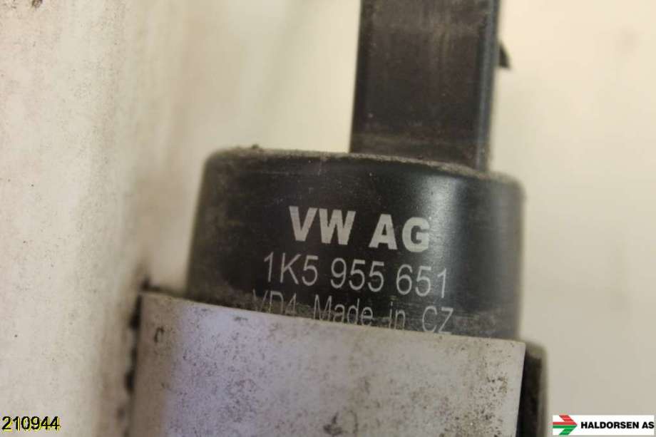 Spylertank til Audi A8 2010-2013 (Type III, Fase 1)  (AUDI|4H0 955 453 B|4H0 955 453 C|4HO 955 451 A)
