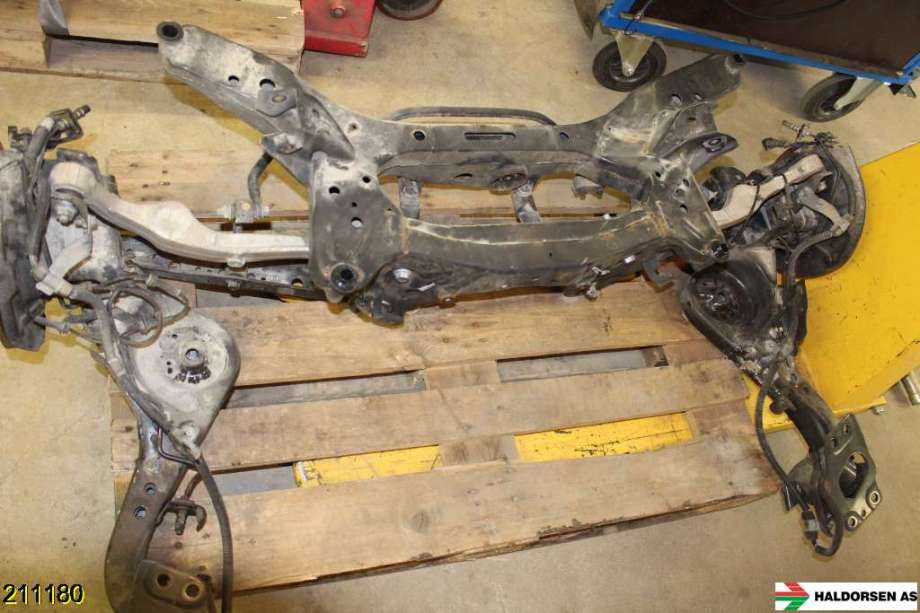 Travers bak til Nissan Qashqai, 2014-2021 (Type II)  (NISSAN|55400JD61A)