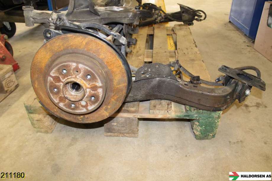 Travers bak til Nissan Qashqai 2014-2021 (Type II)  (NISSAN|55400JD61A|)