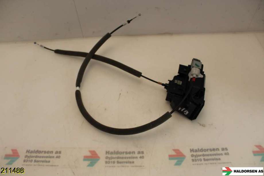 Låsekasse høyre til Nissan Qashqai, 2014-2021 (Type II)  (NISSAN|825004EA2A)