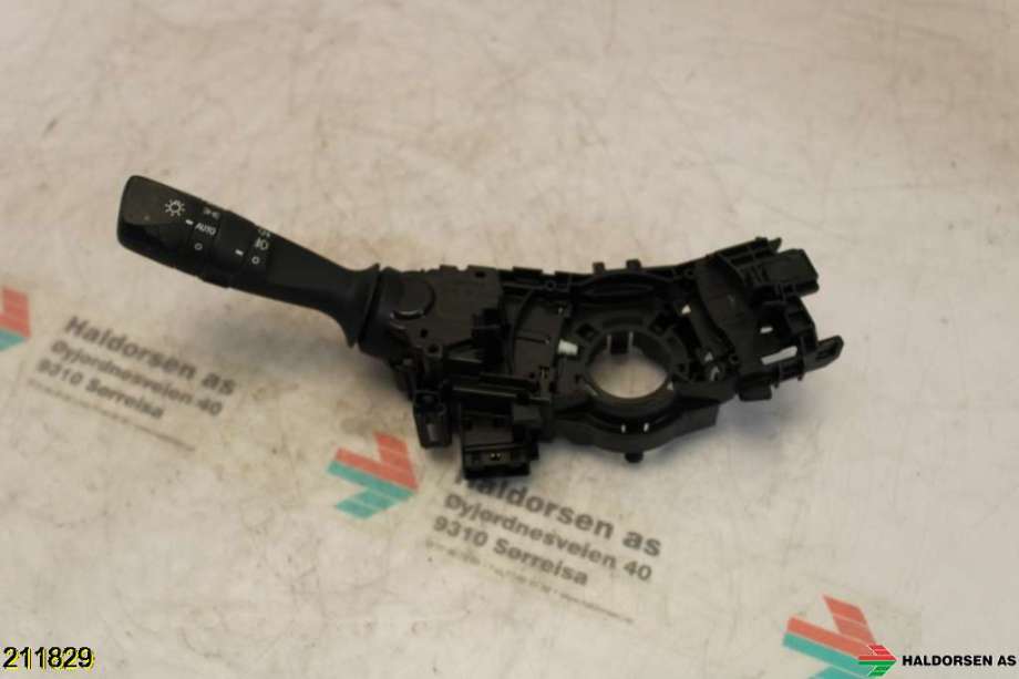 Bryter blink til Toyota RAV4 2013-2015 (Type IV, Fase 1)  (TOYOTA|84140-33250|)