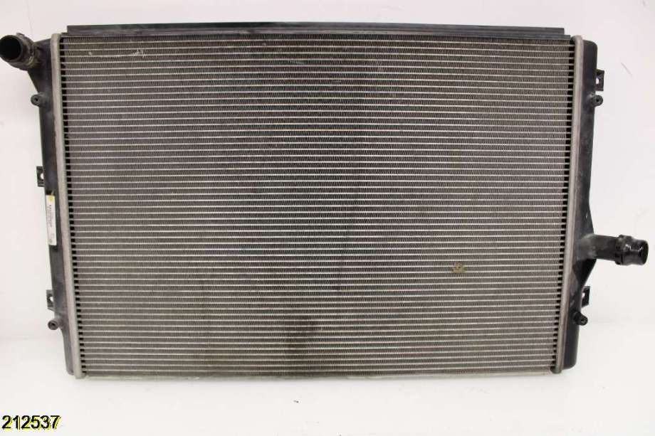 Radiator (manuell gir) til VW Touran 2007-2010 (Type I, Fase 2)  (VOLKSWAGEN|1K0 121 251 BK|)