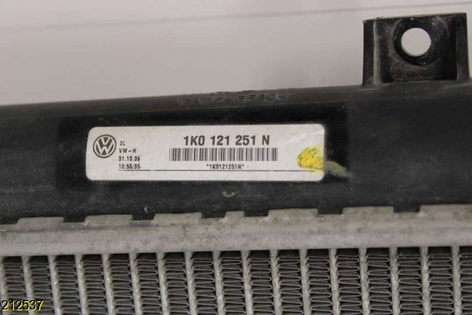 Radiator (manuell gir) til VW Touran 2007-2010 (Type I, Fase 2)  (VOLKSWAGEN|1K0 121 251 BK|)