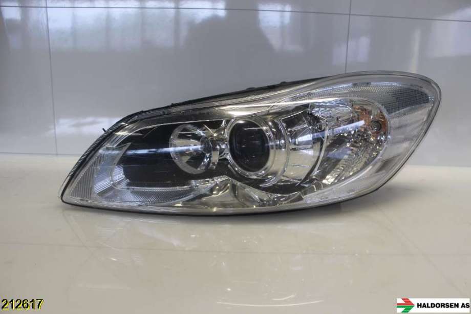 Frontlykt venstre halogen til Volvo C30 2010-2012 (Fase 2)  (VOLVO|32206154||31214803)
