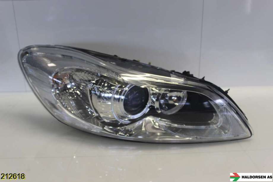 Frontlykt høyre halogen til Volvo C30 2010-2012 (Fase 2)  (VOLVO|32206155||31214804)