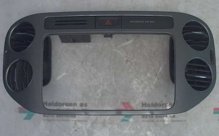 Innredning diverse til VW Tiguan, 2011-2016 (Type I, Fase 2)  (VOLKSWAGEN|5N0 858 069 J)