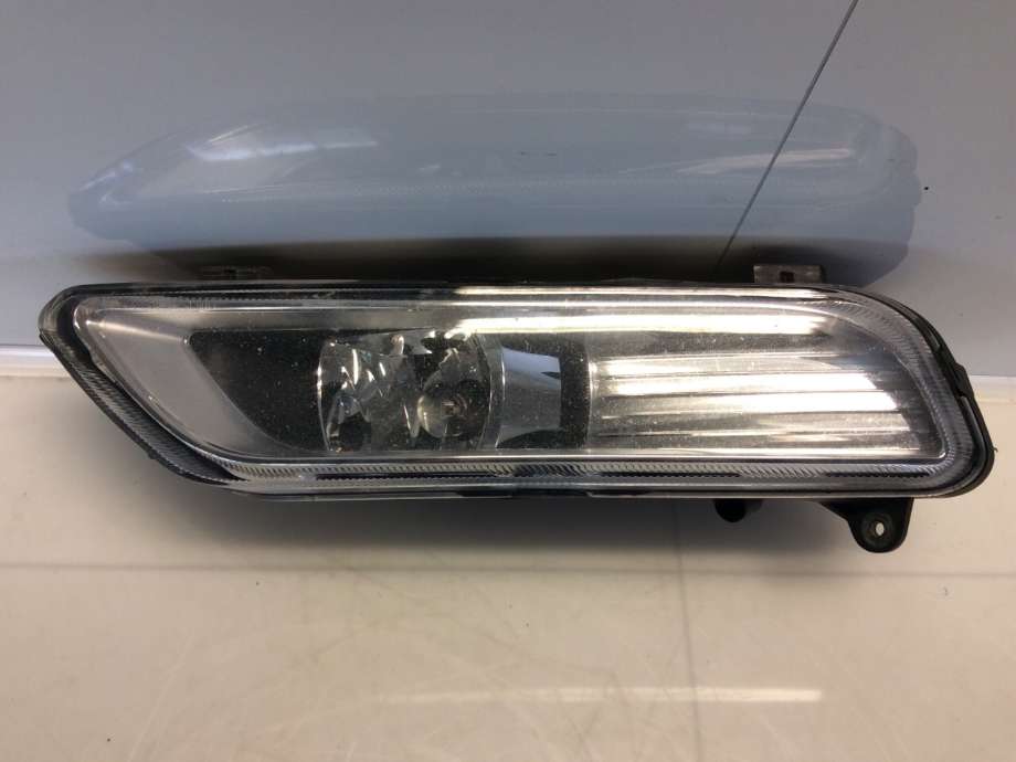 Tåkelykt venstre foran til VW Passat, 2011-2015 (B7) (B7) (VOLKSWAGEN|3AA 941 661 E)