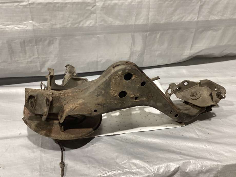 Hjulspindel venstre bak til Nissan X-Trail, 2007-2014 (T31) (T31) (NISSAN|43202JG21A)