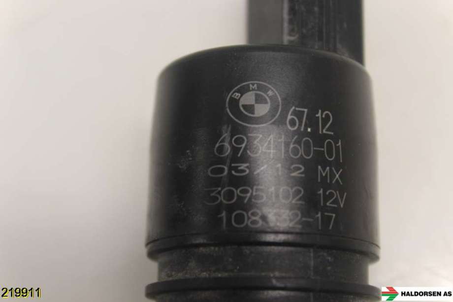 Spylerpumpe foran til BMW X5 2007-2013 (E70) (E70) (BMW|67 12 6 934 160|)