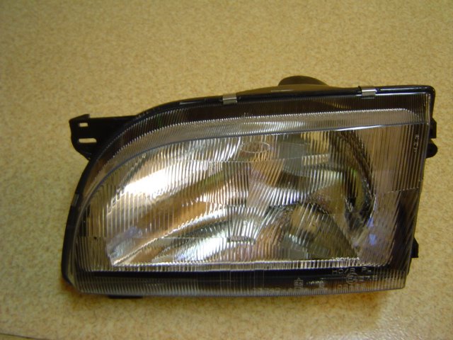 Frontlykt venstre halogen til Ford Transit 1986-1999 (|25150131A1)