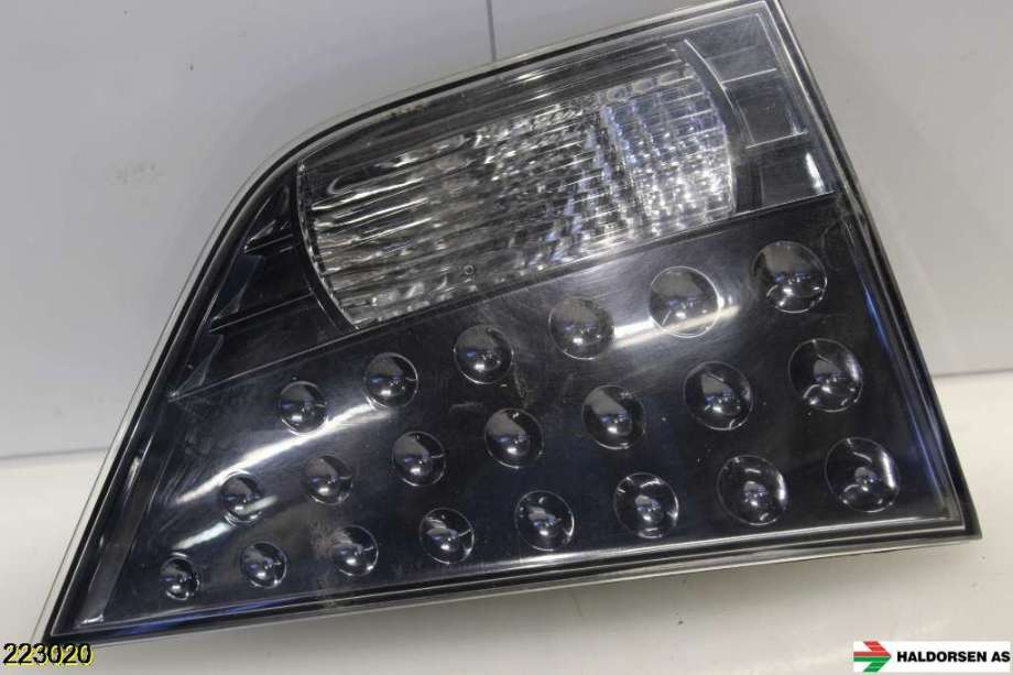 Baklykt venstre indre til Mitsubishi Outlander 2007-2010 (Type II, Fase 1) (MITSUBISHI|8331A005|)