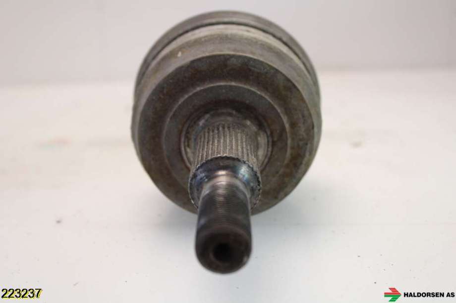 Drivaksel høyre foran til VW Transporter / Caravelle 2009-2015 (Fase 2) (T5) (T5) (VOLKSWAGEN|7E0 407 272 AL|)