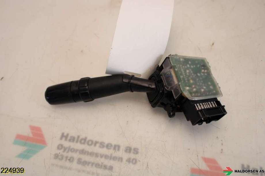 Bryter visker til Toyota Land Cruiser 120 2002-2009  (TOYOTA|8465260811|)