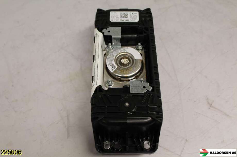 Airbag passasjer til Audi A4 2015-2019 (Type V, Fase 1) (B9) (B9) (AUDI|8W0 880 204 D|)