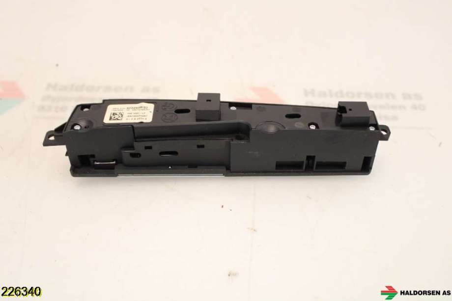 Bryter Antispinn til BMW X3 2010-2017 (F25) (F25) (BMW||9202939/02)