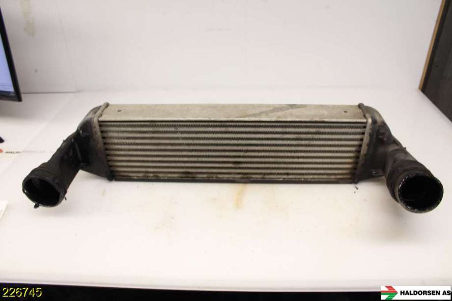 Intercooler til BMW X3 2007-2010 (Fase 2) (E83) (E83) (BMW|17 51 3 453 726|)