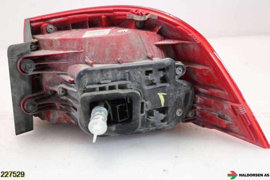 Baklykt venstre til VW Passat 2011-2015 (B7) (B7) (VOLKSWAGEN|3AF 945 095 E|)