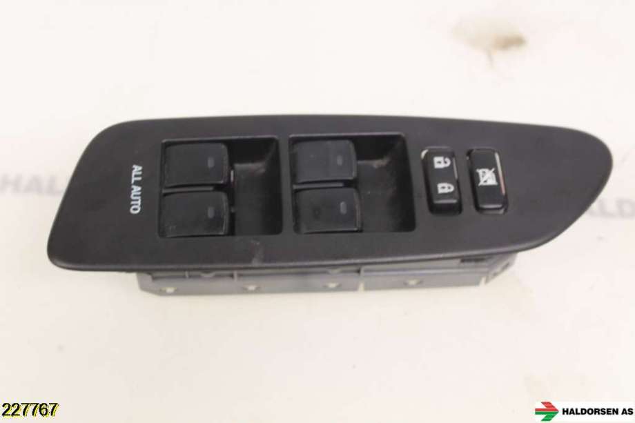 Bryter ruteheis til Toyota Auris 2010-2012 (Type I, Fase 2)  (TOYOTA|8404002080|)