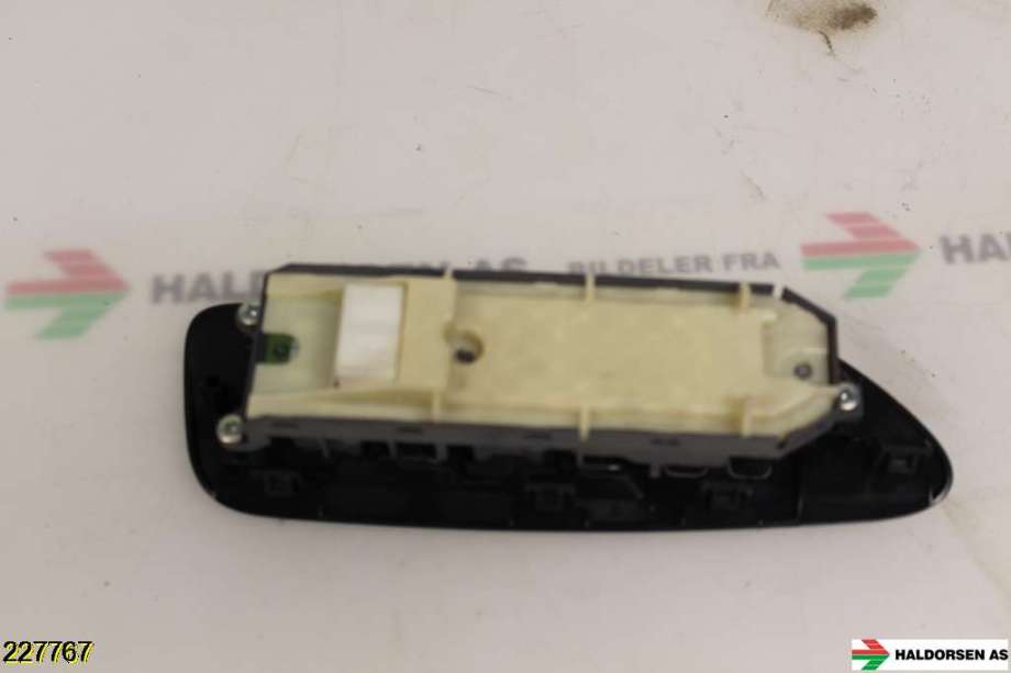 Bryter ruteheis til Toyota Auris 2010-2012 (Type I, Fase 2)  (TOYOTA|8404002080|)