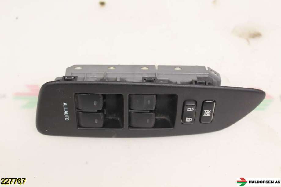 Bryter ruteheis til Toyota Auris 2010-2012 (Type I, Fase 2)  (TOYOTA|8404002080|)