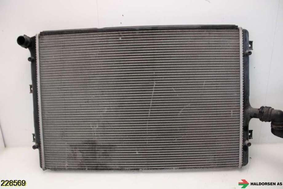 Radiator (manuell gir) til Audi A3, 2009-2012 (Type II, Fase 2) (AUDI|1K0 121 251 BK)