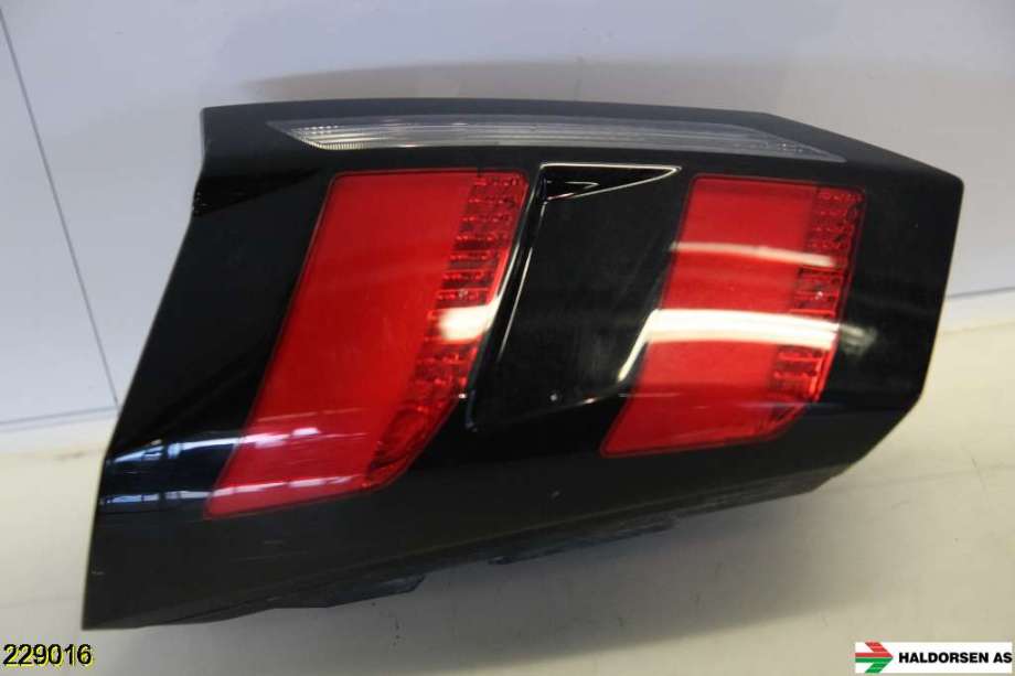 Baklykt høyre indre til Peugeot 5008 2017-->> (Type II)  (PEUGEOT|98 110 277 80|)