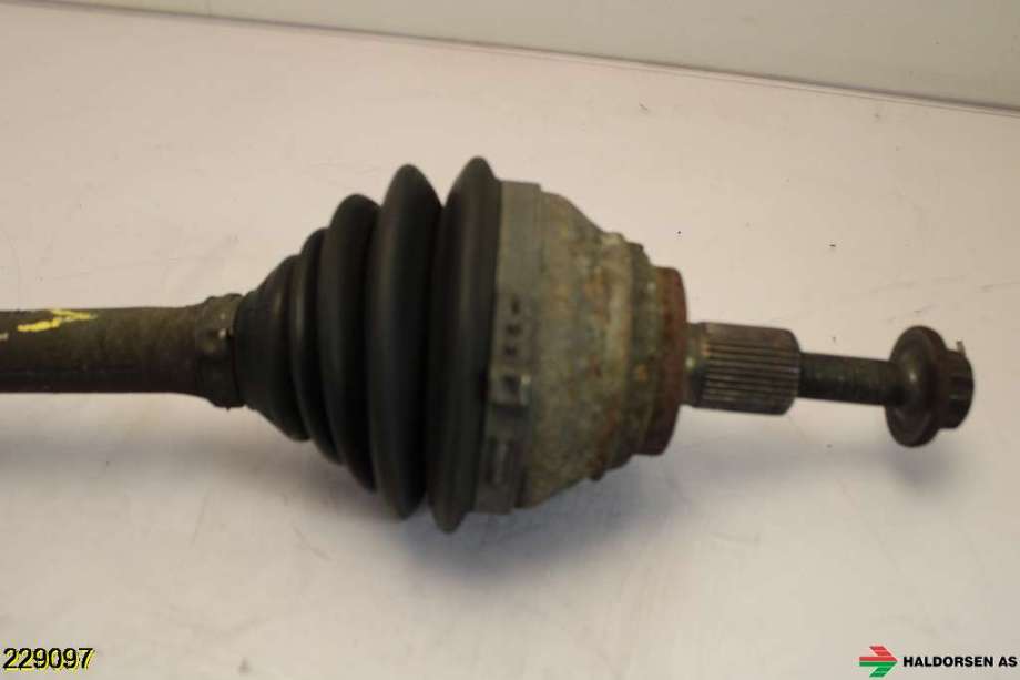 Drivaksel venstre foran til VW Passat 2011-2015 (B7) (B7) (VOLKSWAGEN|1K0 407 271 LB|)
