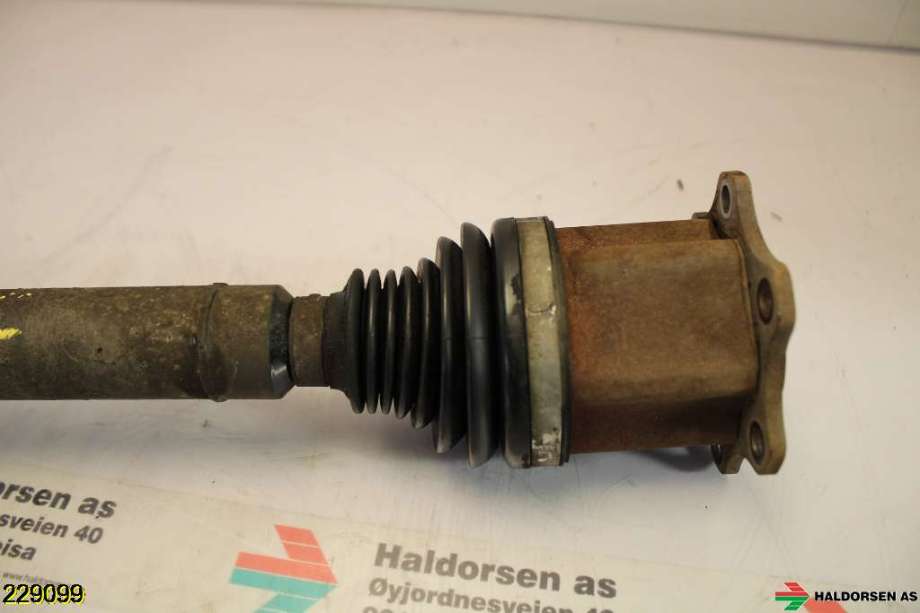 Drivaksel høyre foran til VW Passat 2011-2015 (B7) (B7) (VOLKSWAGEN|1K0 407 272 QN|)