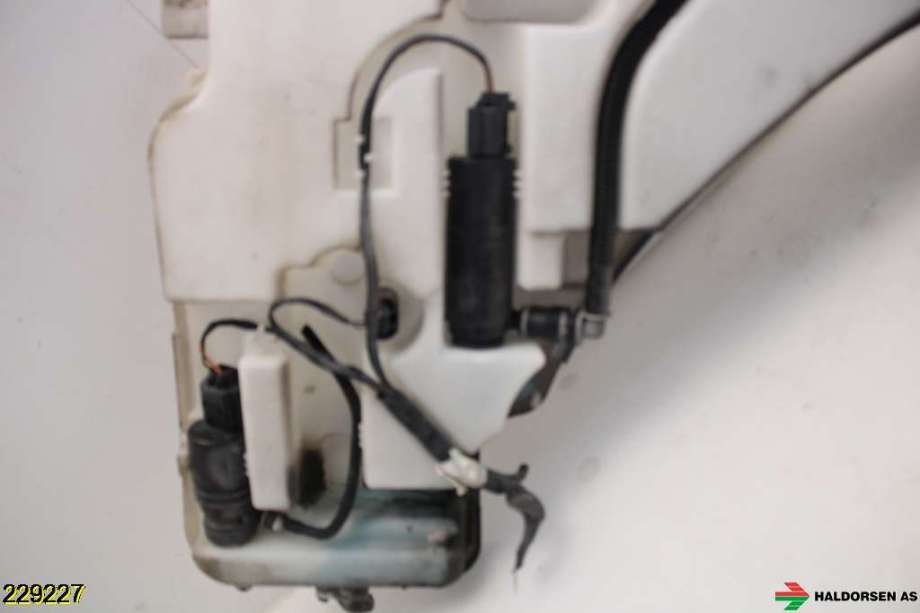 Spylertank til BMW 3-Serie 2012-2018 (F30/F31/F34) (F30/F31/F34) (BMW|61 66 7 241 680|)