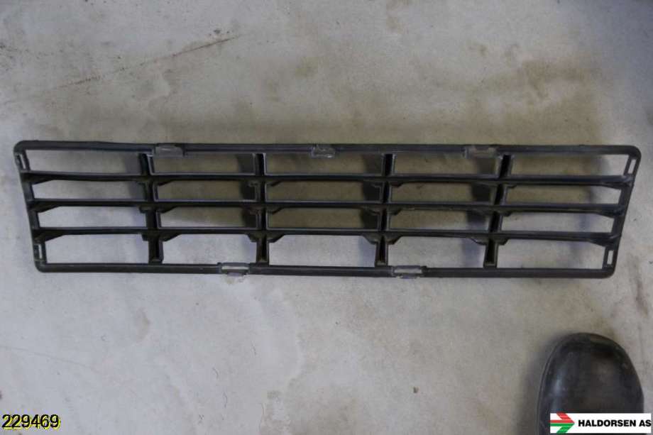 Grill til Volvo V50 2004-2007 (Fase 1) (VOLVO|30657006|)