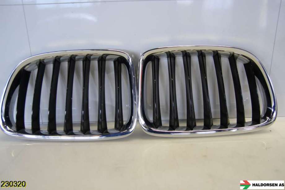 Grill til BMW X1 2009-2015 (E84) (E84) (BMW|51117347670|)
