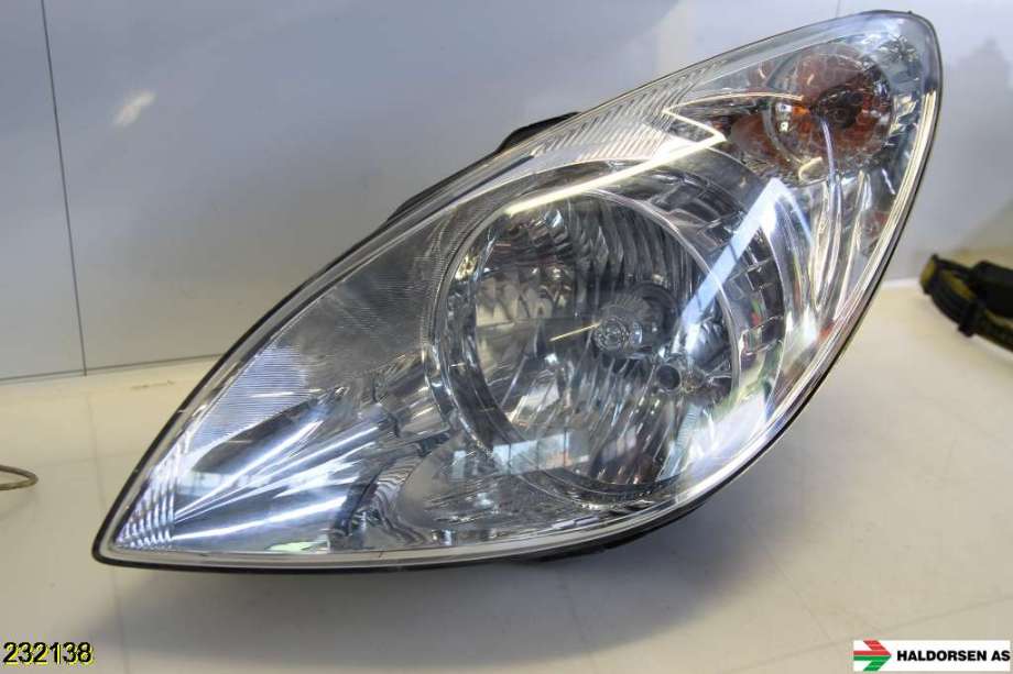 Frontlykt venstre halogen til Renault Clio 2006-2009 (Type III, Fase 1) (RENAULT|260608764R|)