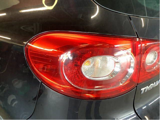 Baklykt venstre til VW Tiguan 2007-2011 (Type I, Fase 1)  (VOLKSWAGEN|5N0 945 095 H|)