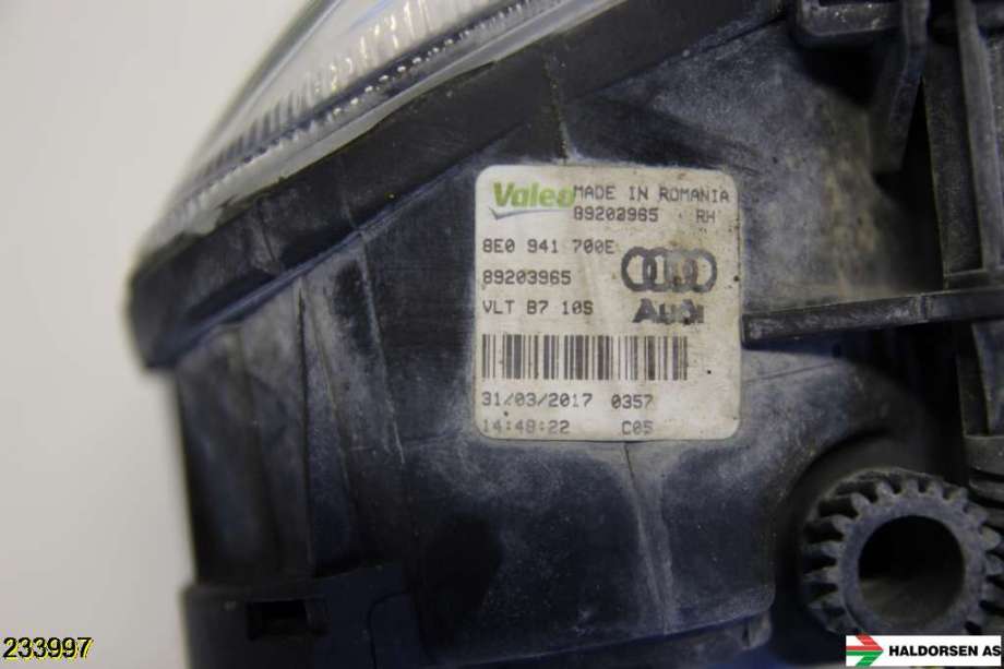 Tåkelykt høyre foran til Audi A4 2004-2008 (Type III) (B7) (B7) (AUDI|8E0 941 700 C|)
