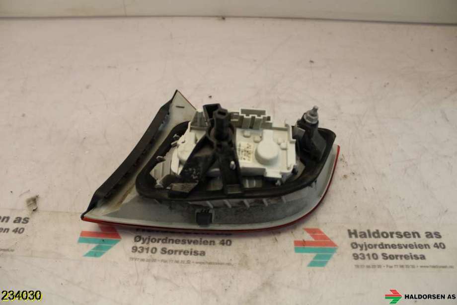 Baklykt venstre indre til Audi A4 2004-2008 (Type III) (B7) (B7) (AUDI|8E9 945 093 A|)