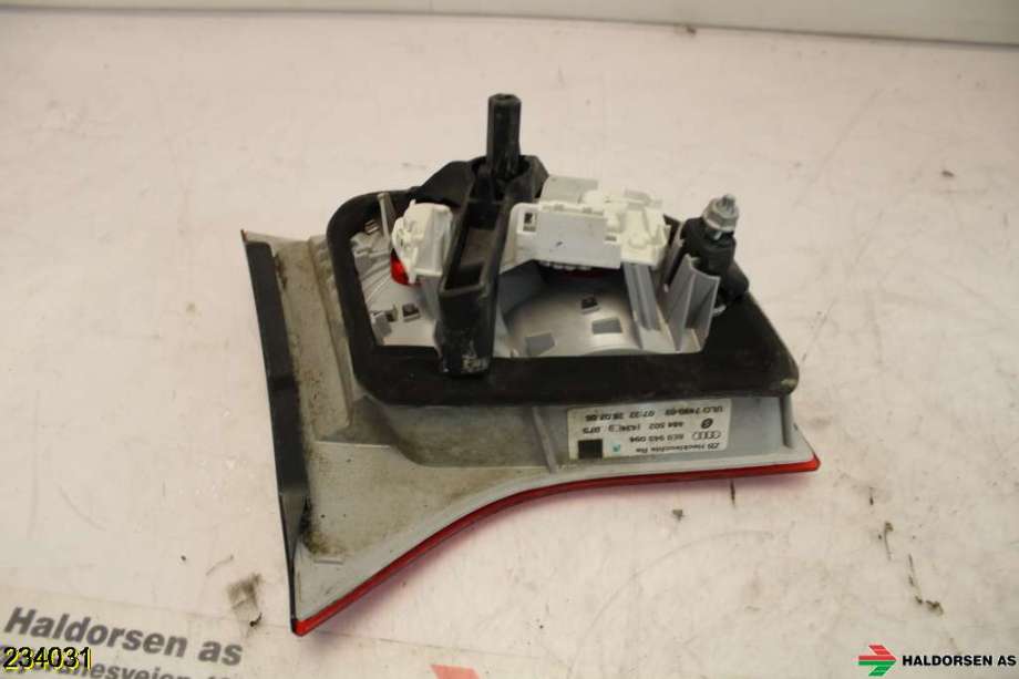 Baklykt høyre indre til Audi A4 2004-2008 (Type III) (B7) (B7) (AUDI|8E9 945 094 A|)