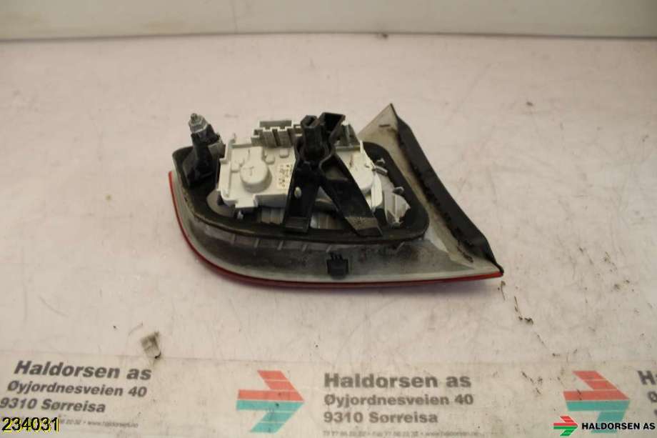 Baklykt høyre indre til Audi A4 2004-2008 (Type III) (B7) (B7) (AUDI|8E9 945 094 A|)