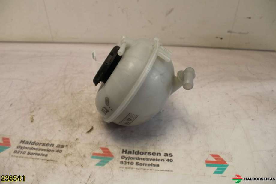 Ekspansjonstank til Audi A3 2016-2020 (Type III, Fase 2)  (AUDI|5Q0 121 407 H|)