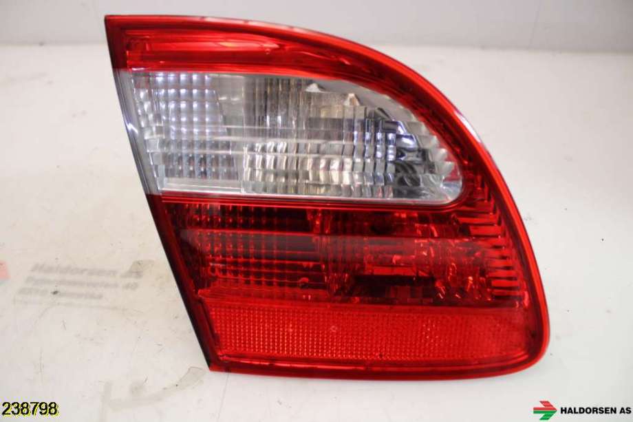 Baklykt venstre indre til Mercedes E-Klasse 2002-2006 (Fase 1) (W211) (W211) (MERCEDES|A211 820 13 64|)