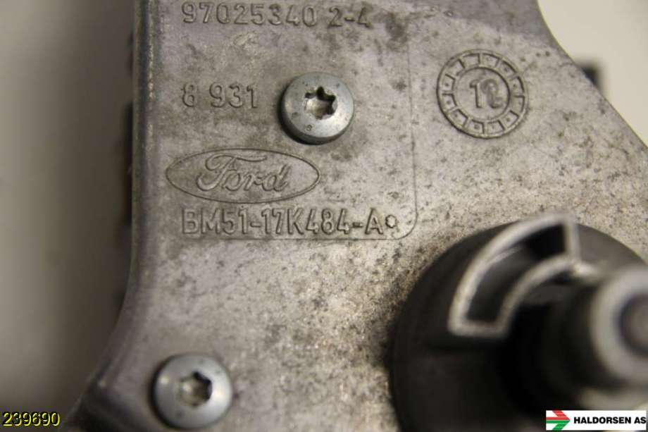 Viskermotor frontrute til Ford Focus 2011-2014 (Type III, Fase 1)  (FORD|2135607|BM51-17508-AM|BM51-17504-AJ)